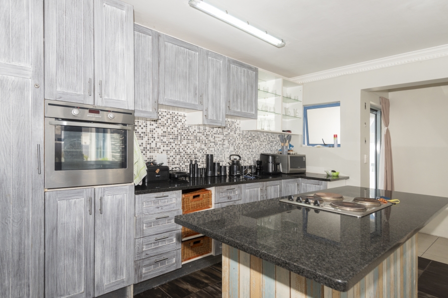 5 Bedroom Property for Sale in Blue Lagoon Western Cape